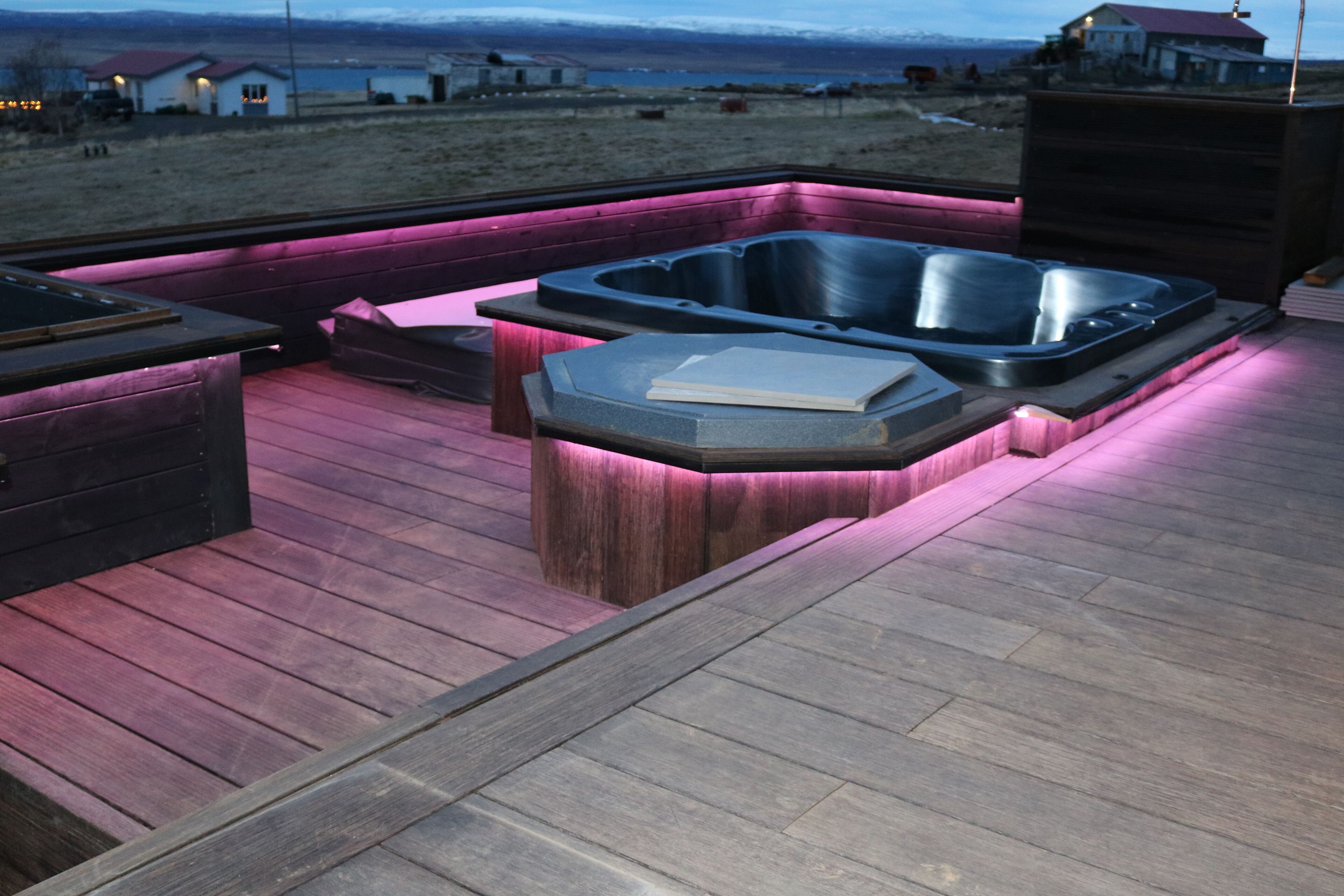 Bañera de hidromasaje al aire libre