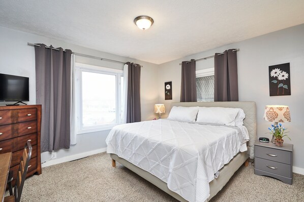 3 habitaciones, tabla de planchar con plancha, wifi y ropa de cama 