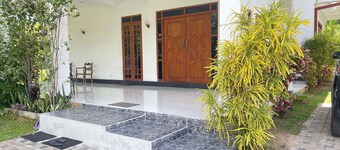 3-bedroom villa within 12-minute drive to  Bandaranike Airport.