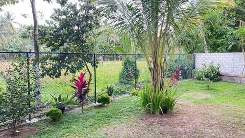 3-bedroom villa within 12-minute drive to  Bandaranike Airport.