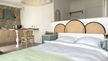 Studio, Balcony | Iron/ironing board, free WiFi, bed sheets