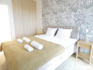 Tabla de planchar con plancha, wifi gratis y ropa de cama 