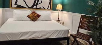 Luxury 2-Bedroom airconditioned Apartment with kitchen, Living Room, Balcony