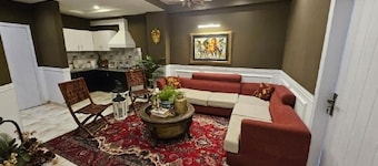 Luxury 2-Bedroom airconditioned Apartment with kitchen, Living Room, Balcony