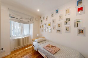 2 bedrooms, WiFi, bed sheets