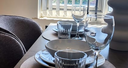 10 Mins to Airport | Movie-Ready | W/M | Dishwasher | Free Parking