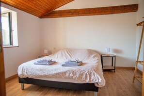 2 slaapkamers, een strijkplank/strijkijzer, reisbedje, gratis wifi