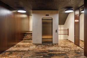 Lift - Duo Residence - LoftAffair (Kraków)