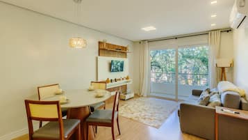 Apartamento básico | Área de estar | Smart TV 32 polegadas com canais digitais