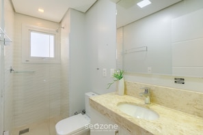 Basic Apartment | Bathroom | Shower