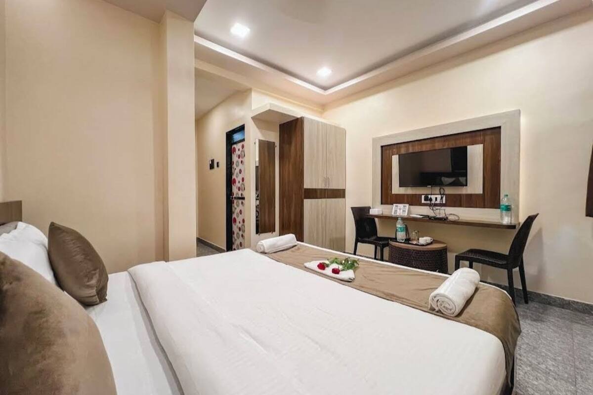 Classic Room | Desk, laptop workspace, free WiFi