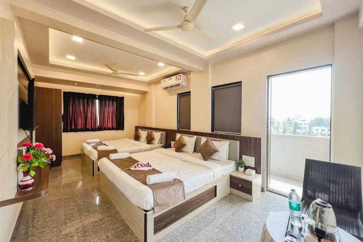 Deluxe Room | Desk, laptop workspace, free WiFi