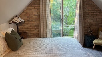 1 bedroom, travel cot, free WiFi, bed sheets