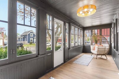 Beautiful redone home in the heart of Holland. Walk to Hope College + Downtown. Easy drive to beaches and trails.