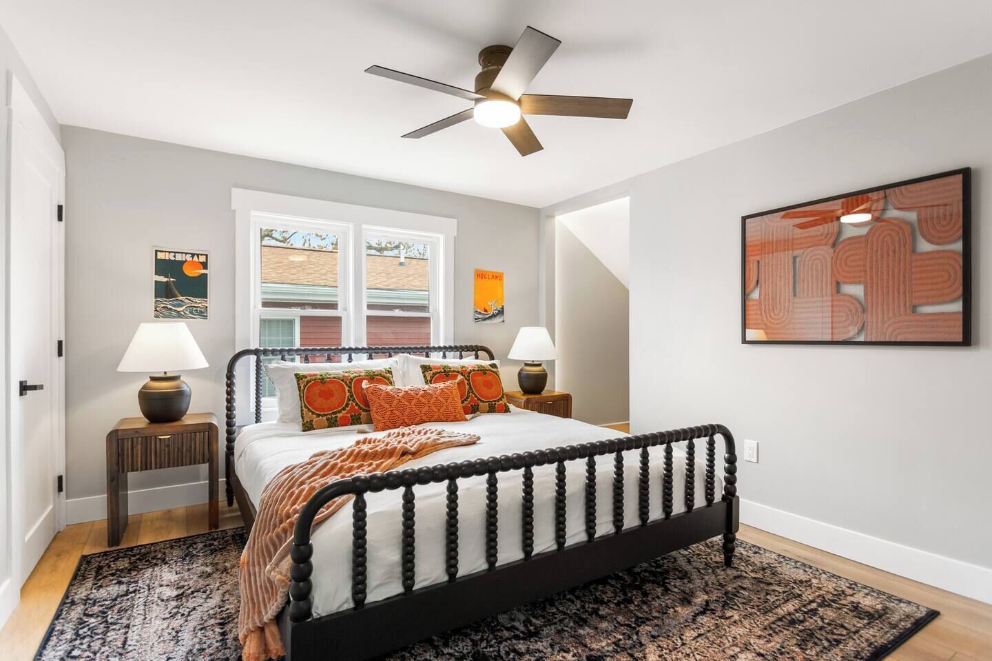 3 slaapkamers, een strijkplank/strijkijzer, reisbedje, gratis wifi