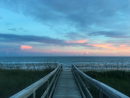 Coastal Serenity, Oceanfront, Dog-Friendly, Sleeps Up to 10