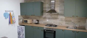 Rural Retreat with stunning mountain views, only 25 minutes from the beach.