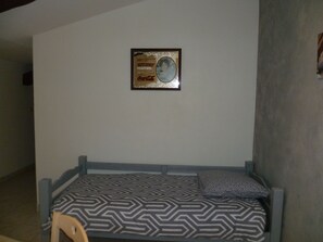 1 chambre, fer et planche à repasser, Wi-Fi, draps fournis