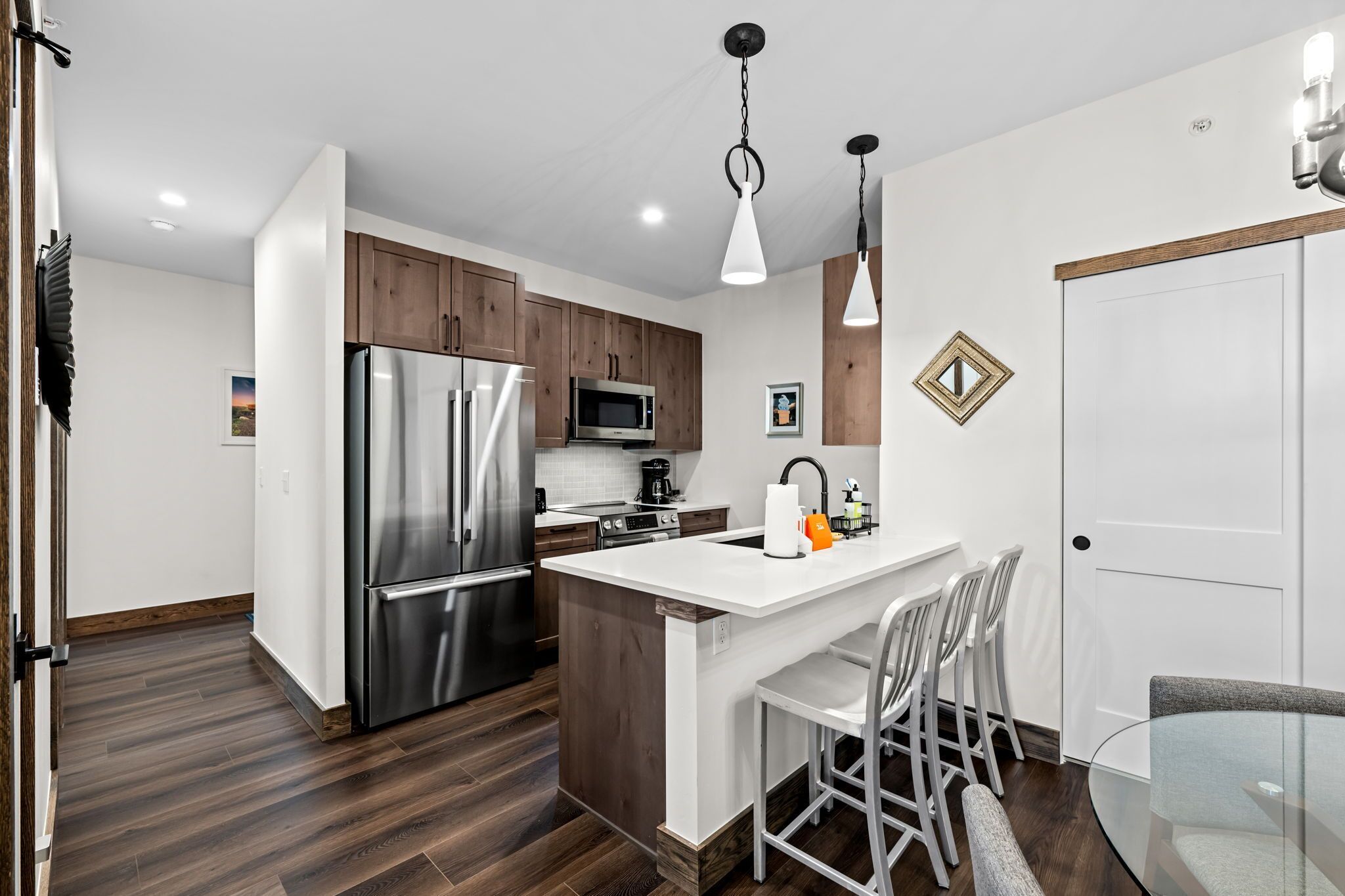 Coffee/tea maker, fridge, microwave, oven