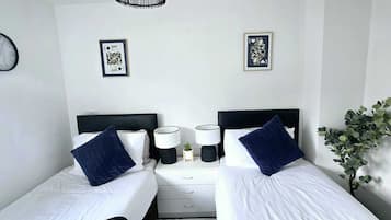 2 bedrooms, iron/ironing board, WiFi, bed sheets