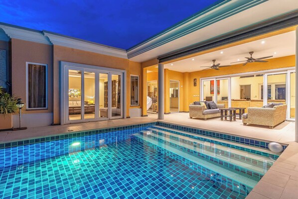 Pool - Tropical Luxury 4BR Pool Villa w Game Area (Pattaya)