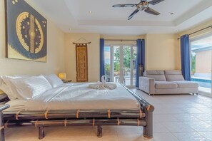 4 bedrooms - Tropical Luxury 4BR Pool Villa w Game Area (Pattaya)