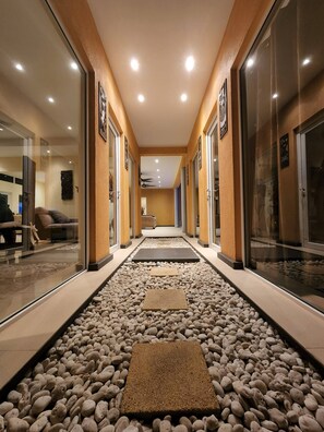 Interior - Tropical Luxury 4BR Pool Villa w Game Area (Pattaya)