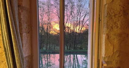La maison du canal, cosy artist's house, pets welcome