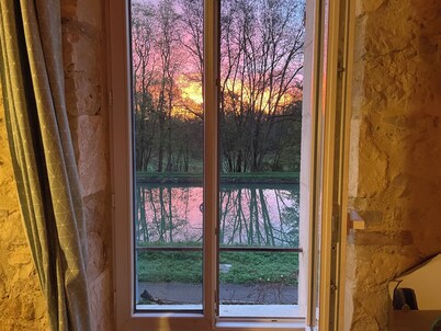 La maison du canal, cosy artist's house, pets welcome