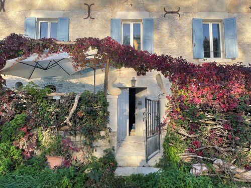 La maison du canal, cosy artist's house, pets welcome