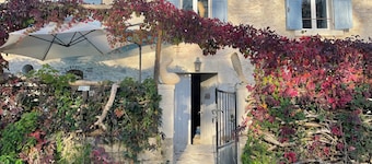 La maison du canal, cosy artist's house, pets welcome