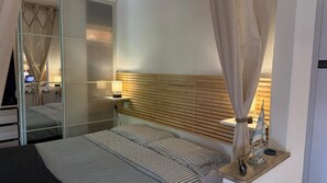 1 bedroom, bed sheets - Holiday Home 'Le Vele' with Shared Pool, Private Garden and Air Conditioning (Porto Istana)