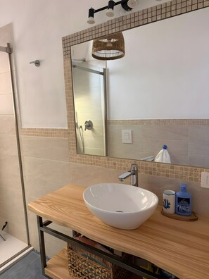 Shower, towels
