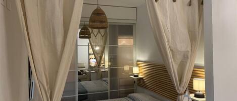 1 bedroom, bed sheets