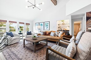 TV connectée, livres, vidéothèque