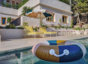 Indoor pool, outdoor pool, pool umbrellas, pool loungers - Nomad Resort & SPA La Cala Finestrat (Benidorm)
