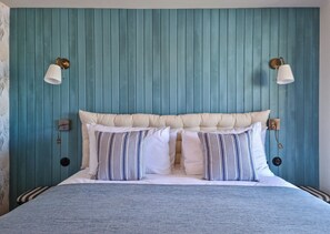 Tabla de planchar con plancha, wifi gratis y ropa de cama 