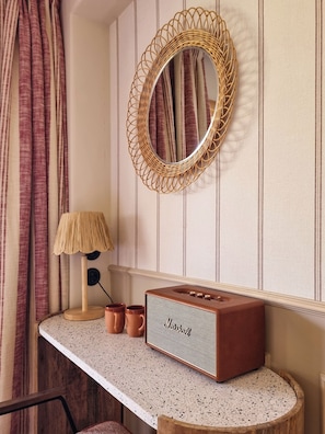 Habitació doble Deluxe, balcó, vistes al mar | Sala d'estar