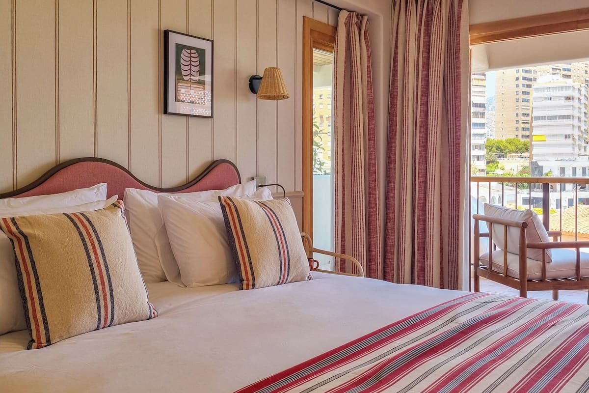 Deluxe Double Room, Balcony, Sea View | Iron/ironing board, free WiFi, bed sheets