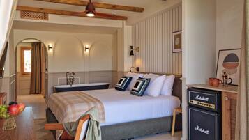 Junior Suite, Balcony, Sea View | Iron/ironing board, free WiFi, bed sheets