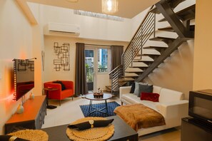 Living room - Luxury Cozy Stylish Loft in Makati (Makati)