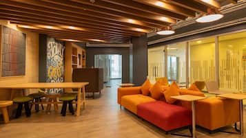 Apartamento, 1 habitación, balcón, vistas a la ciudad | Vestíbulo