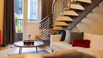 Apartamento, 1 habitación, balcón, vistas a la ciudad | Zona de estar