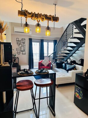 Living area - Luxury Cozy Stylish Loft in Makati (Makati)