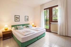 Bügeleisen/Bügelbrett, Reisekinderbett, WLAN, Bettwäsche