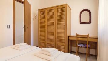 Bügeleisen/Bügelbrett, Reisekinderbett, WLAN, Bettwäsche