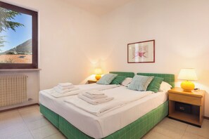 Bügeleisen/Bügelbrett, Reisekinderbett, WLAN, Bettwäsche