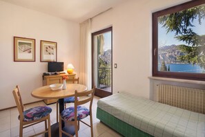 Bügeleisen/Bügelbrett, Reisekinderbett, WLAN, Bettwäsche