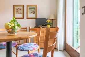 Dining - Residence Cedro – Swimming pool, lake view – Bi 35 (Malcesine)