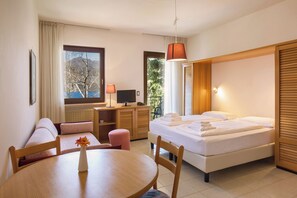 Iron/ironing board, travel cot, WiFi, bed sheets